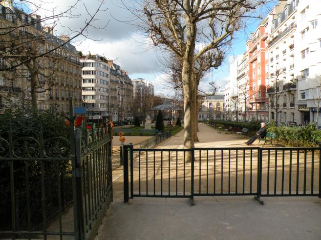  square, place Adolphe Chérioux, 15e
